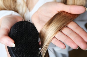Péče o vlasy po zimní sezóně – problémy a řešení
